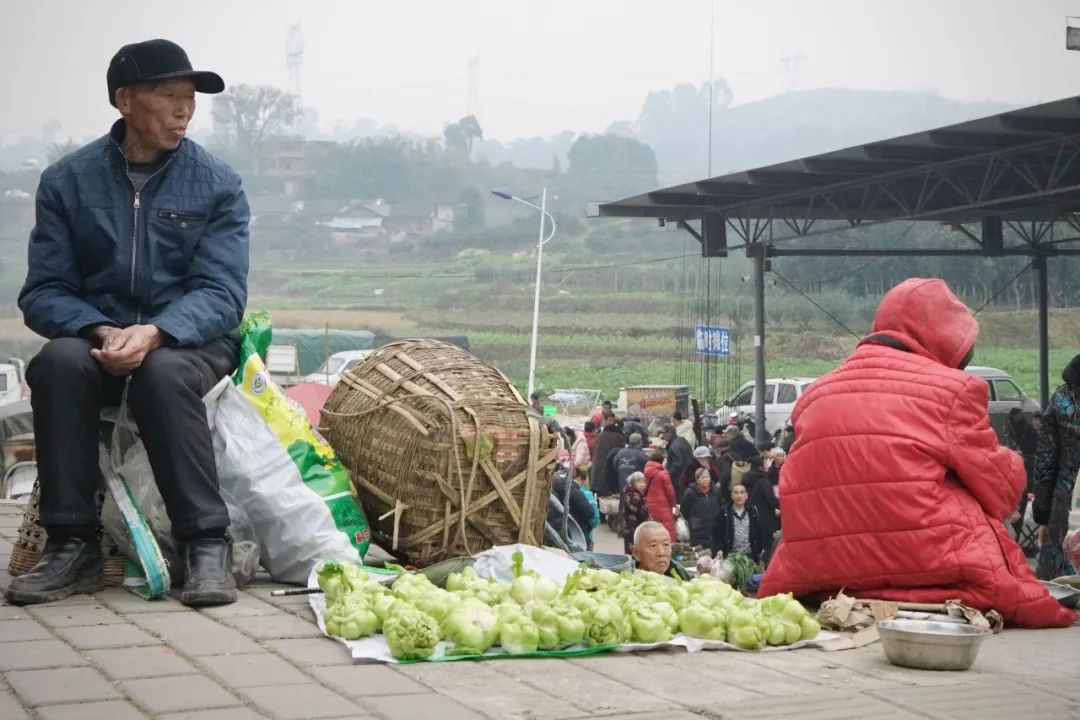 【 善意的筛子放过了两包过期软糖 】 食品安全与小微主体生存平衡点在哪 1月，河