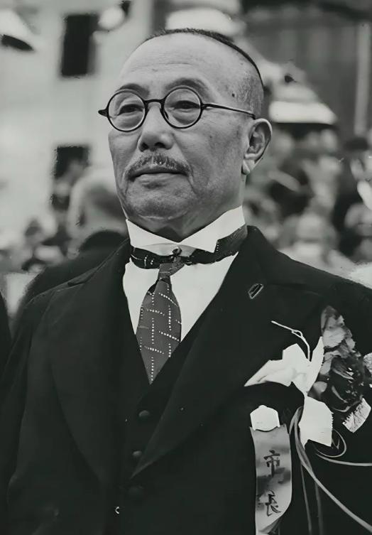 1940年，大汉奸傅筱庵为了活命，不仅请了23个保镖，还弄了4辆警卫汽车，谁知，