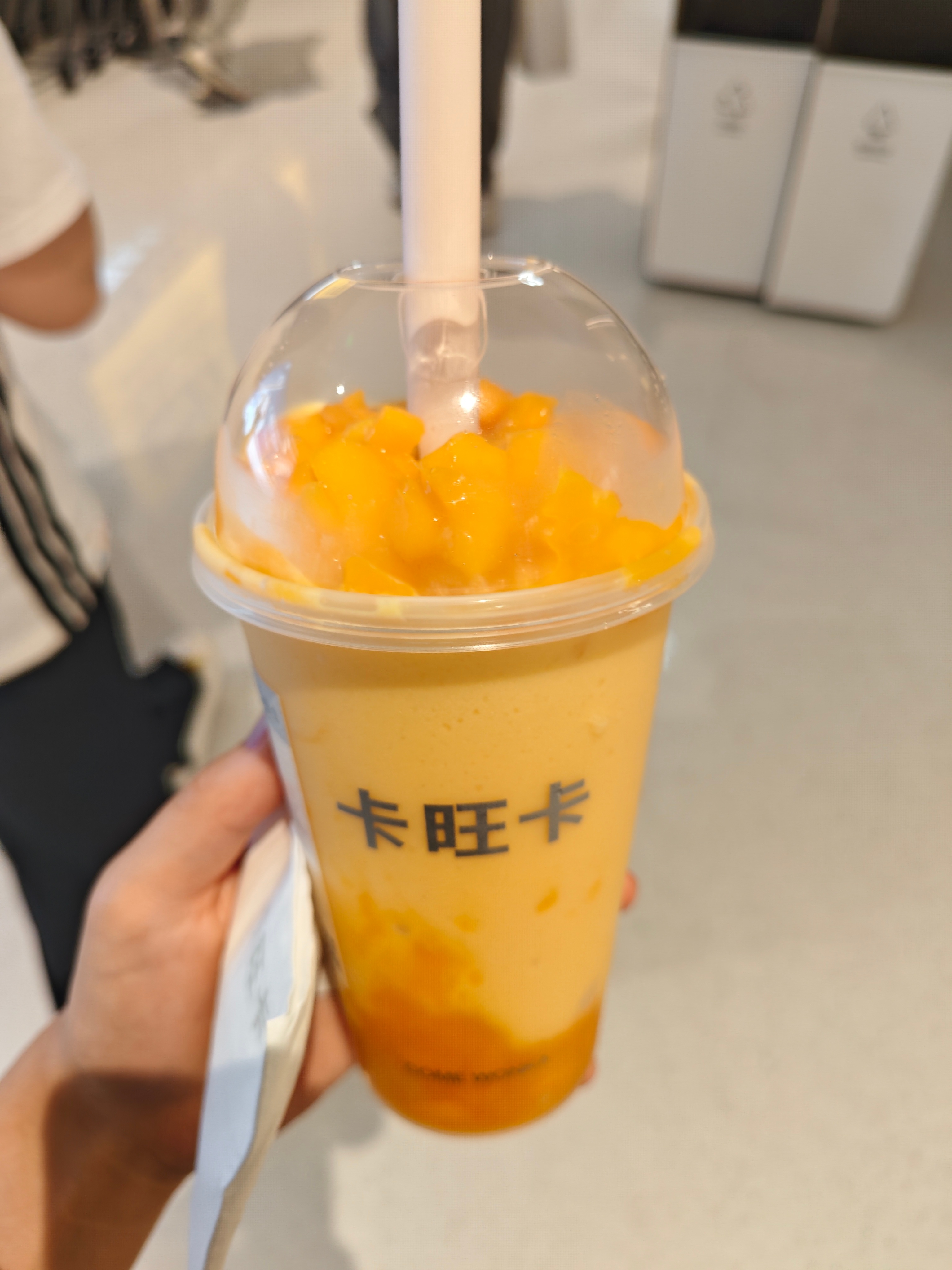 女明星出街感谢金主妈妈们投喂