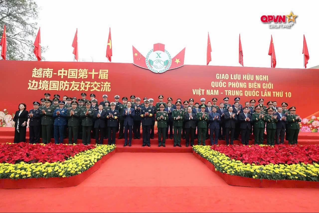 3月18日，董军出席中越第十次边境国防友好交流活动，和潘一起种友谊树浇水董军董军