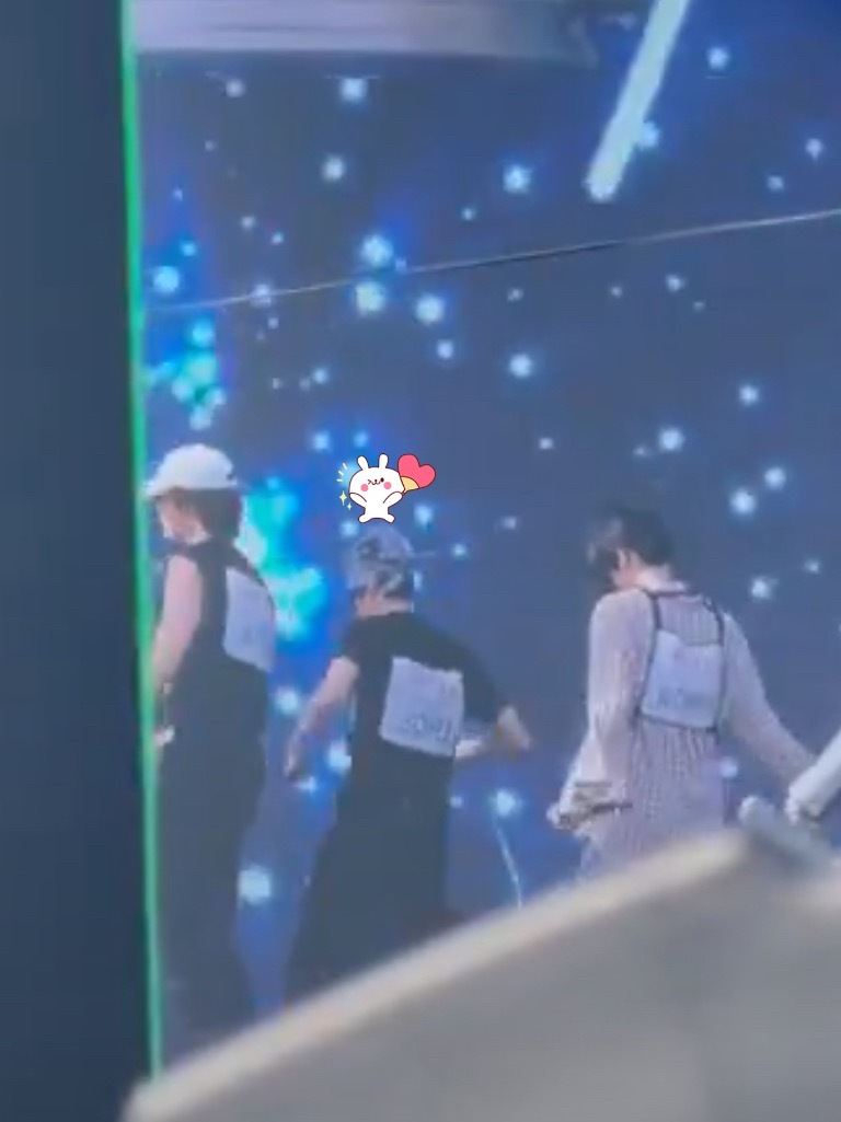 彩排戴了头巾和🕶️好可爱 