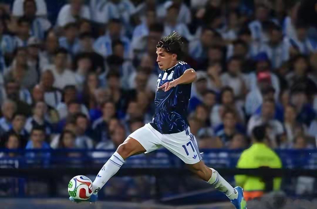 9万人看个寂寞！阿根廷2-0背后的“阳谋”：梅西这盘棋，斯卡洛尼赌得有点大足球世