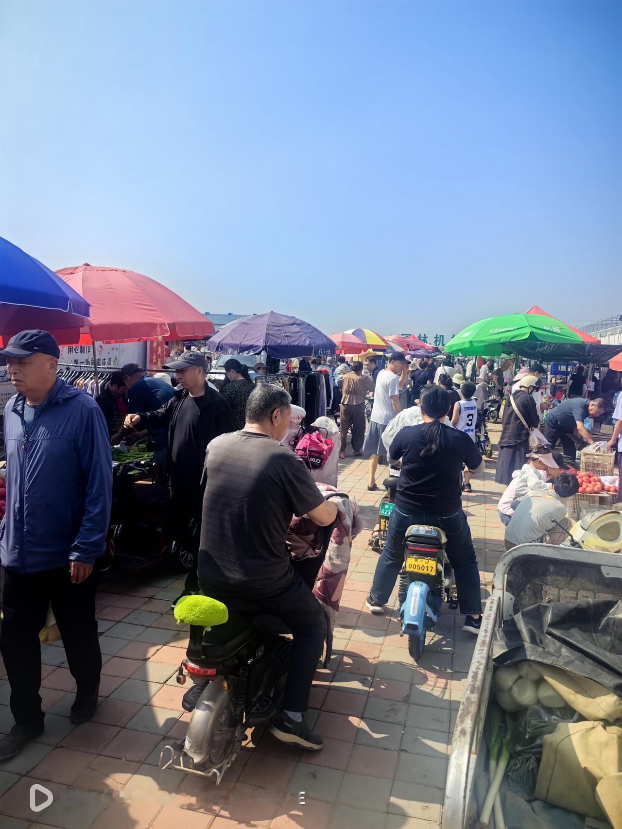 【记录•市井烟火】上午去赶了一次大集，热的满身大汗，但心里觉着特别的爽！可能是出