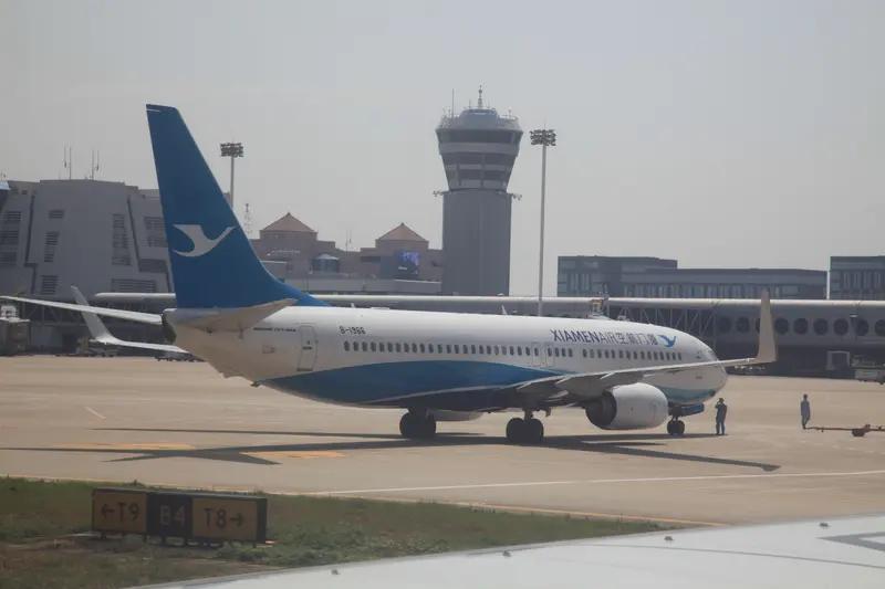 4月1日，多家机票代理收到厦门航空、中联航通知，国内航线燃油附加费拟自4月5日上