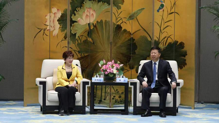 与大陆高层会晤，洪秀柱说出了肺腑之言，两岸统一不能再等。
 
7 月 17 日，
