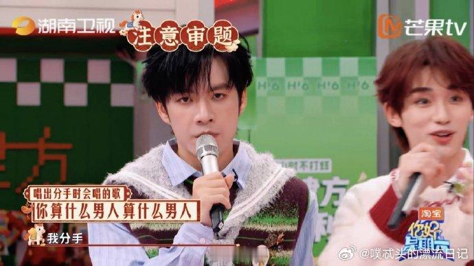 丁程鑫对镜子自省式唱歌你好星期六真的好爱丁程鑫的歌声，对镜自省式唱歌氛围感绝了，