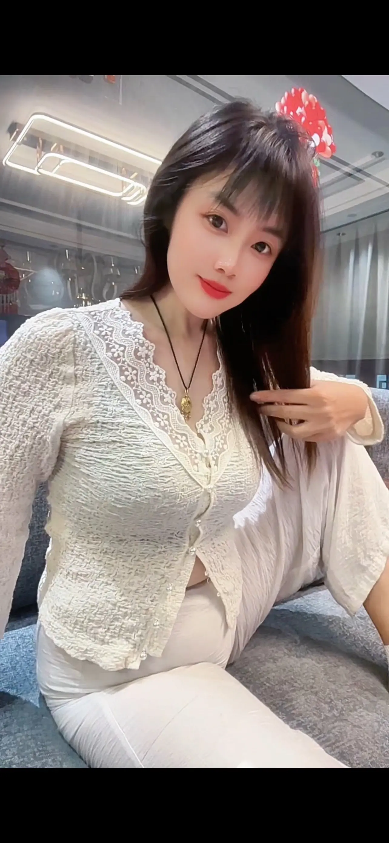 渐渐的爱上现在的自己，不怕失去谁也不怕得罪谁，一个人独来独往。