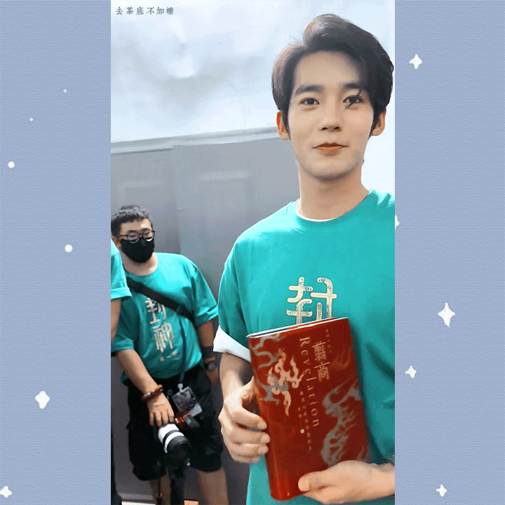 反耳呢，勾起了我对绿色美貌小狐狸于适刚到人间形态的想念 