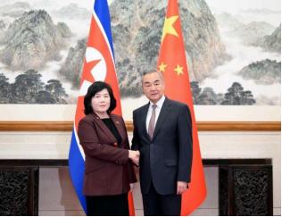 中国和朝鲜连夜沟通
 
9月28日深夜，北京的灯火映照着一场特殊的会面，中国外交