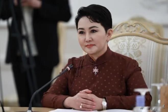 刚跟咱们谴责军国主义，蒙古转头就认日本当第三邻国
 
刚谴责完军国主义，蒙古转头
