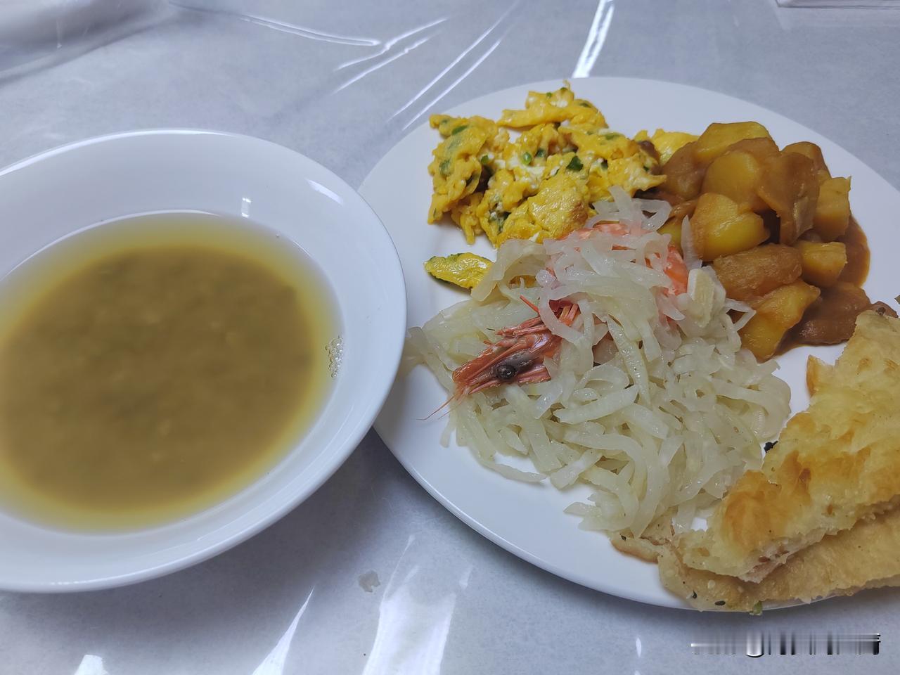 今天替别人背了一天的黑锅，心里确实堵的慌，有网友说我坏，有网友为我辩解，当时的情