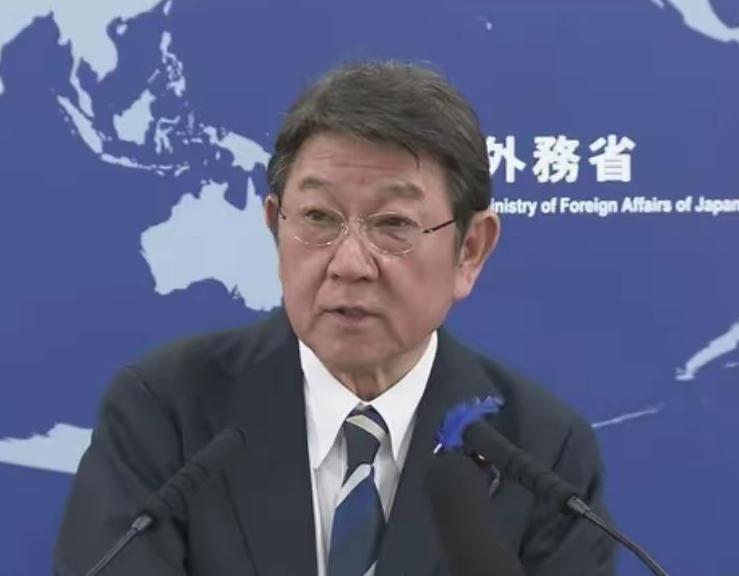 日本龇牙咧嘴的狂吠，竟然要求中国必须接受南海仲裁结果！

7月12日媒体报道，日