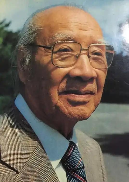 清朝末年，未来的“民国大师”刘海粟哄骗恩师家丫囊怀了孕并致死，之后又趁恩师出远门