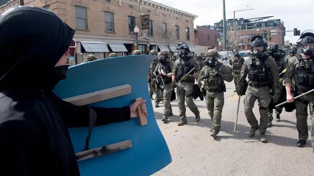 美国反对特朗普的集会有人被逮捕
科罗拉多警方确认，周六在丹佛举行的“无王者”抗议