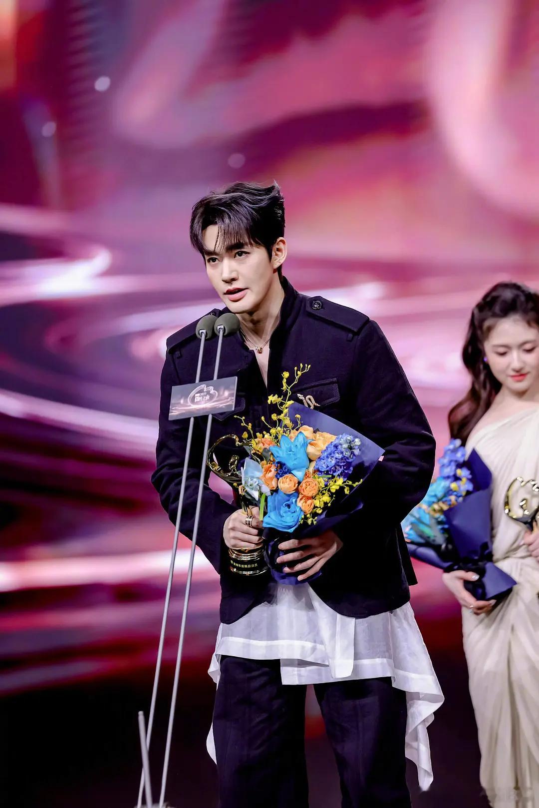 有人能认出来是谁吗 