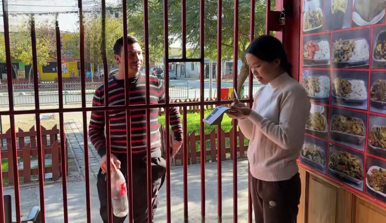 南美智利华人餐馆关门做生意，这是脑洞大开还是被逼无奈？
开门迎接四方宾客，这是常