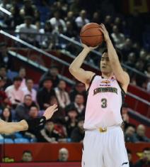 赵继伟手感冰凉，全场赵继伟打了28分钟，投篮14中1，其中三分球7投1中，仅得到