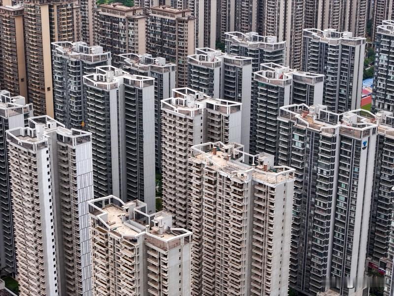武汉楼市：

这一轮新房能够稳住成交量，核心在于产品迭代速度很快。市面上大批四代
