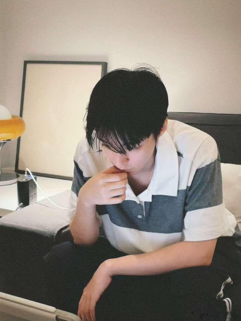 王俊凯周一开会日 王俊凯素颜开会照 王俊凯周一开会日！ 