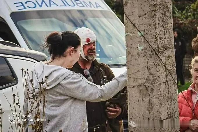 俄罗斯仍在空袭乌克兰，诸如昨天用制导炸弹再次击中了哈尔科夫市中心，导致6位平民遇
