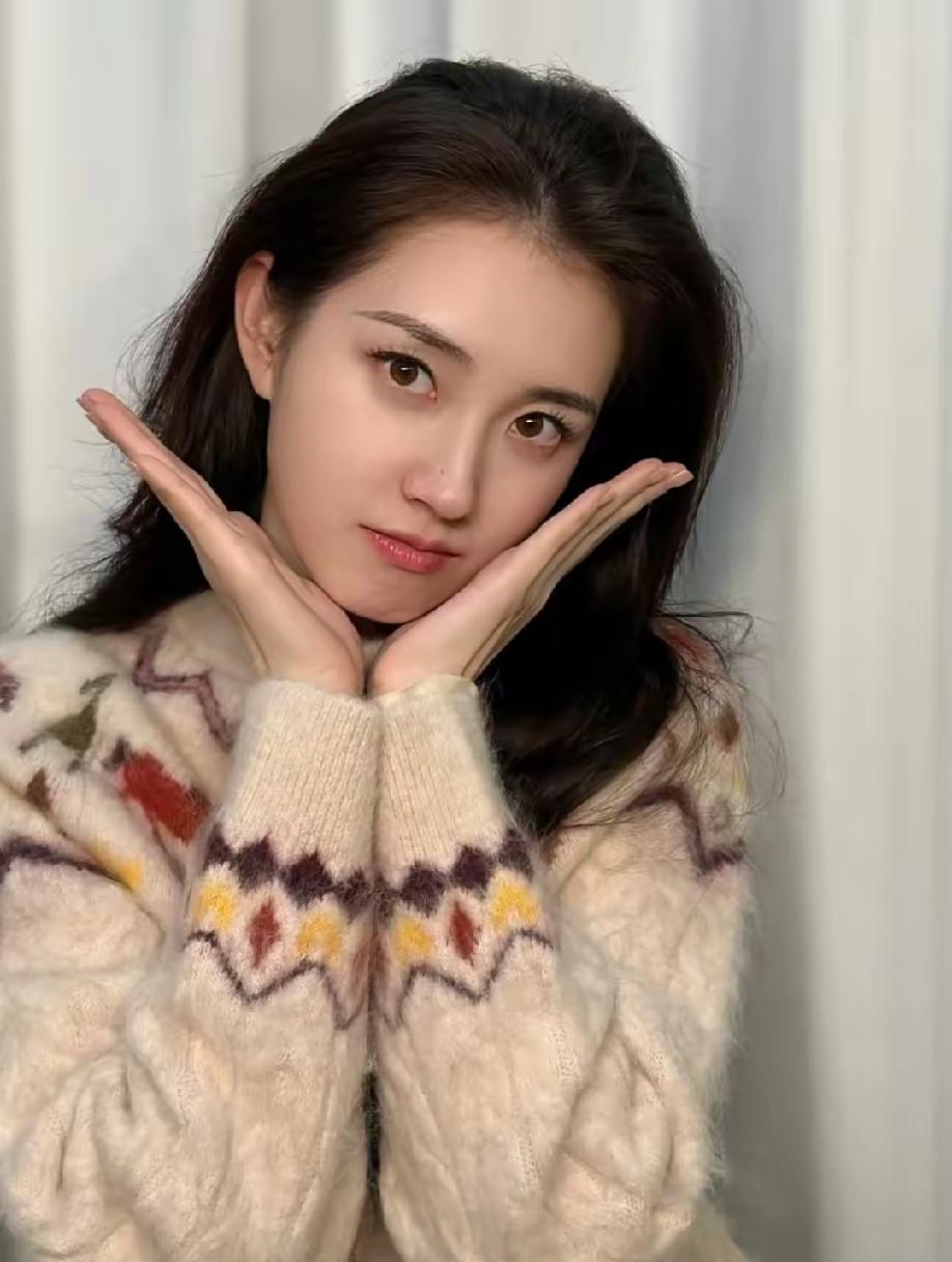 短剧顶流郭宇欣，实力出圈却非议不断！是太优秀招人嫉妒？
 
人红是非多这句话，放