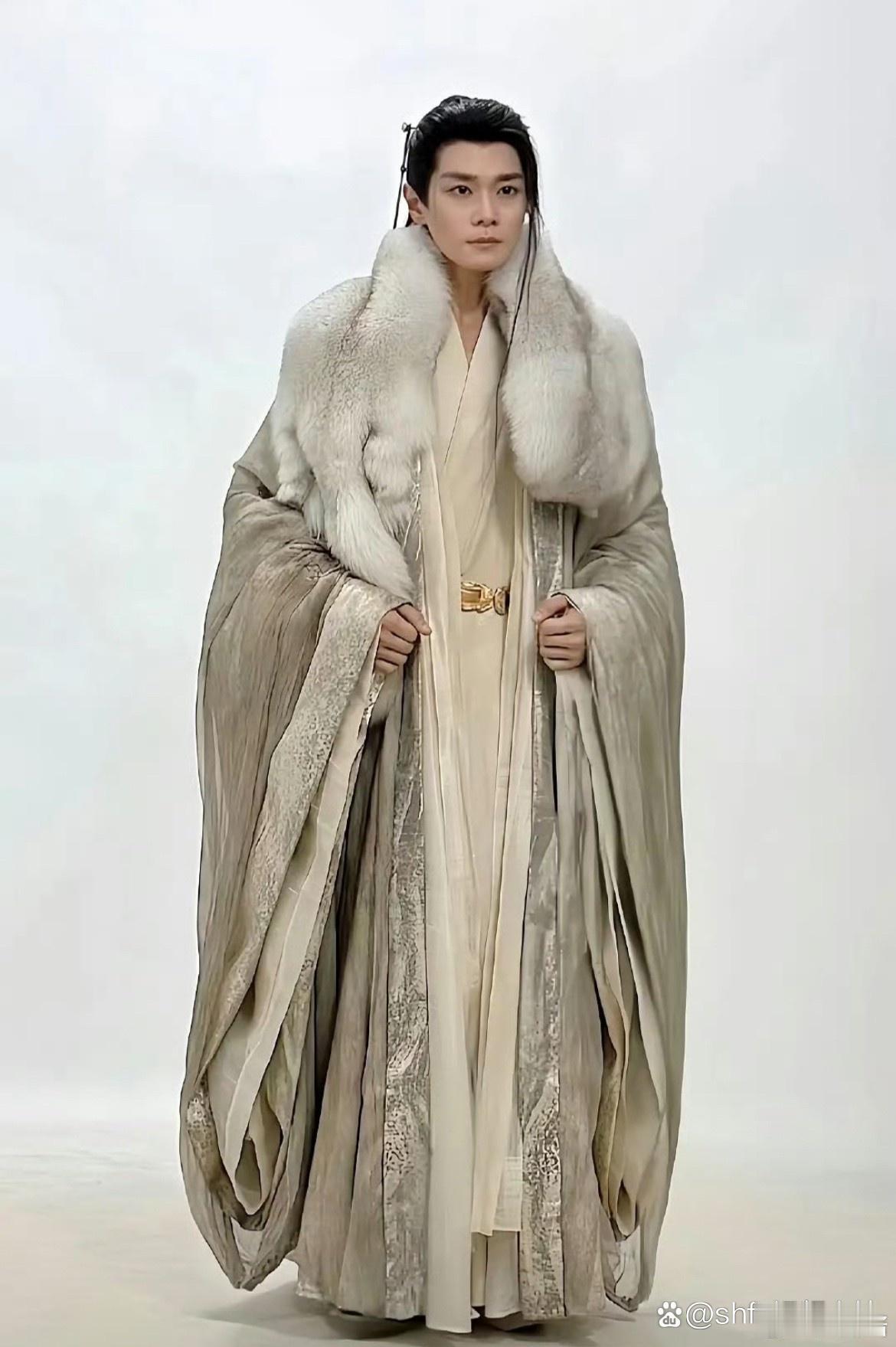 曹骏这次的造型设计？？？这两根须须，实在难以get到美感 ！ 