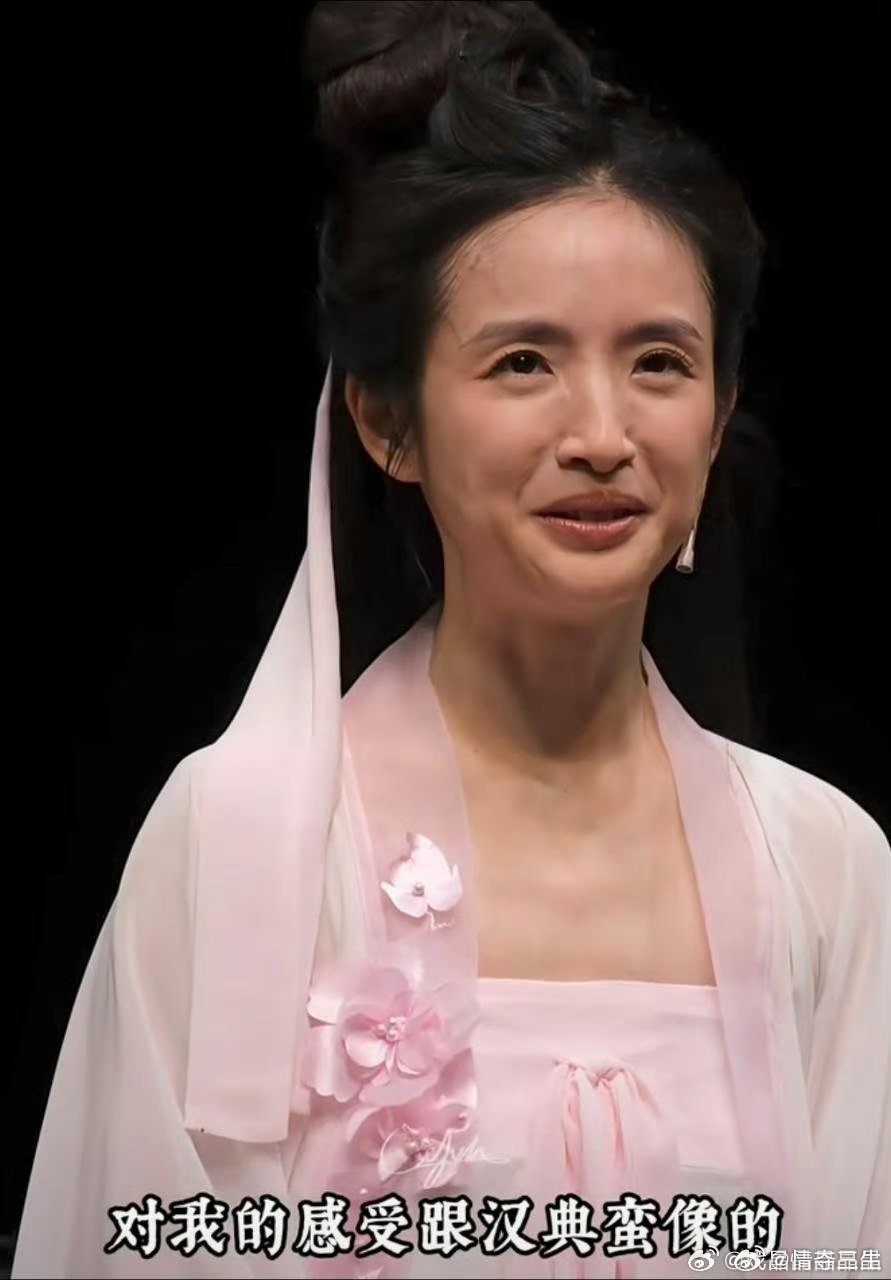 43岁能有这个状态也非常好啊，依旧很美丽林依晨43岁状态