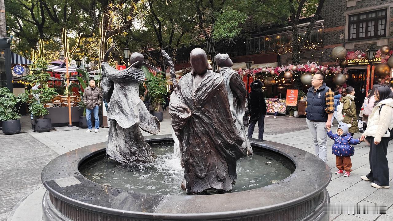 能分享你家乡的美景照吗街头雕塑