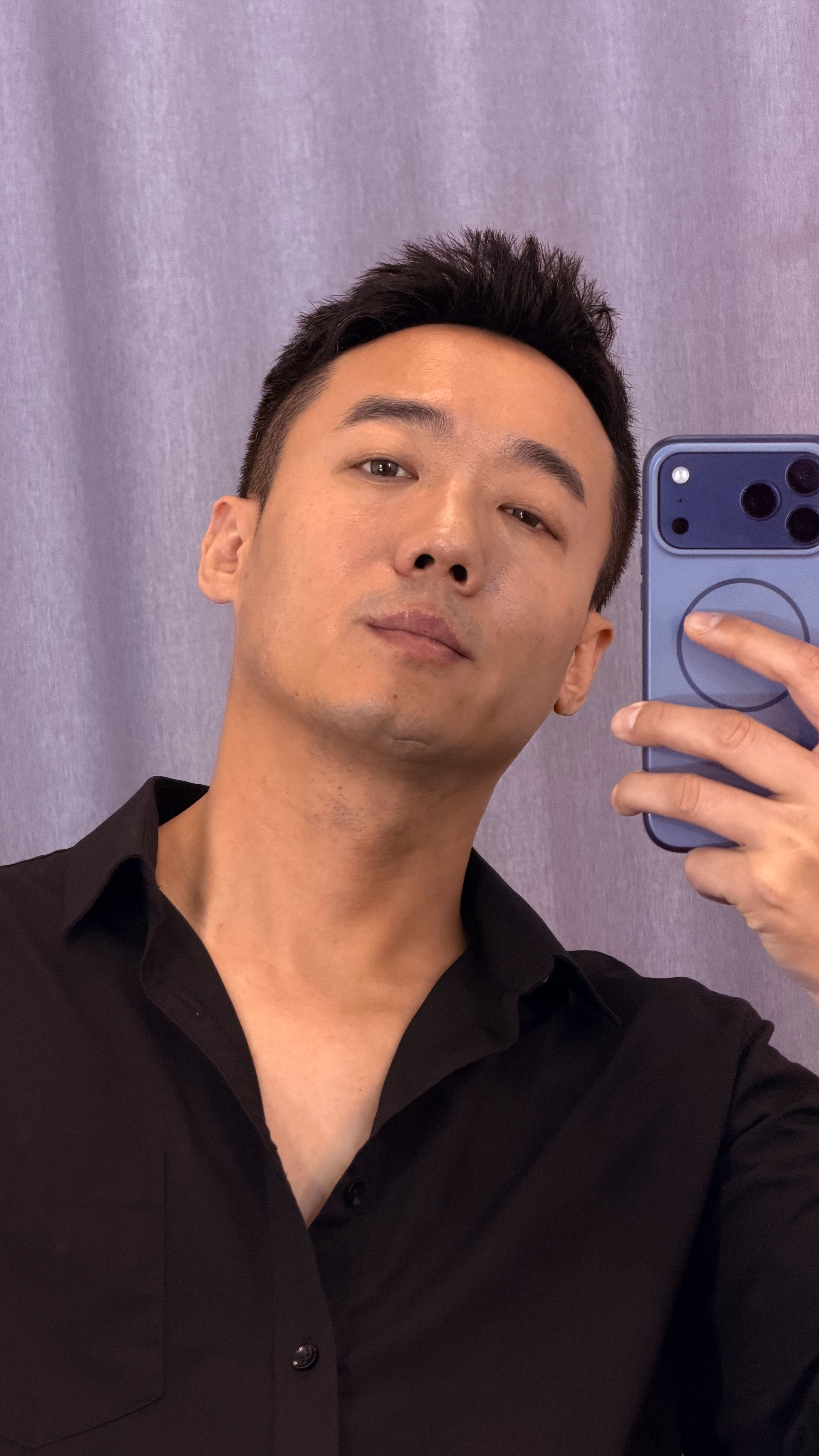 第一次穿全黑衣服！！帅不帅？ 