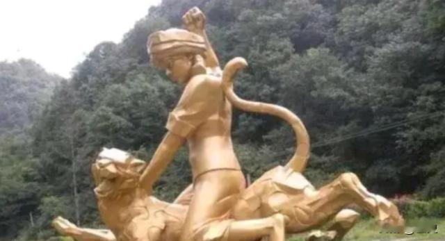 1975年春天的神农架，那天几个妇女在山里挖土豆，遇上了一只金钱豹，这事听起来像