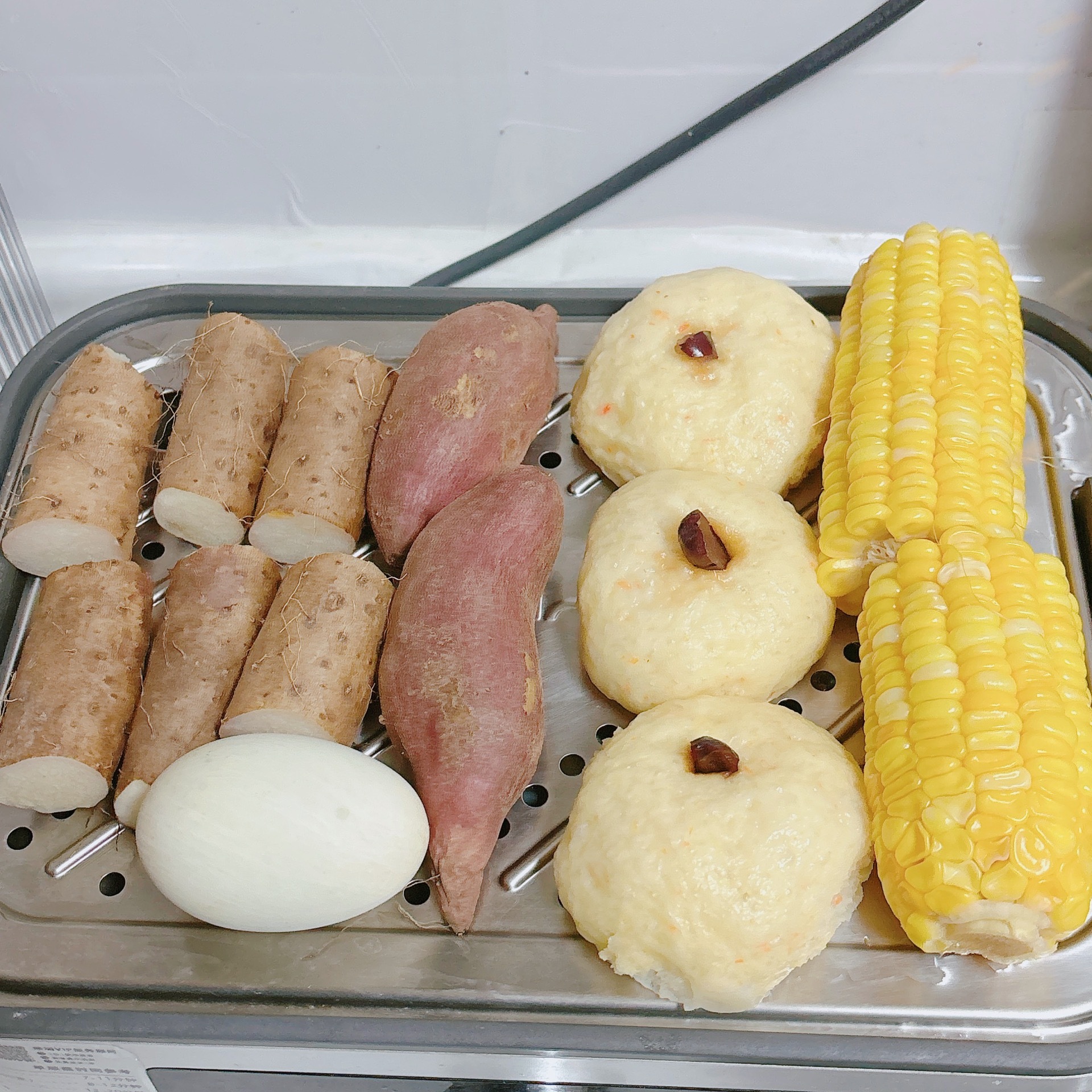 Ｇｏｏｄ   Ｍｏｒｎ i̤̮ ｎｇ我和宝宝两个人的早饭🥣，另外一杯牛奶🥛。