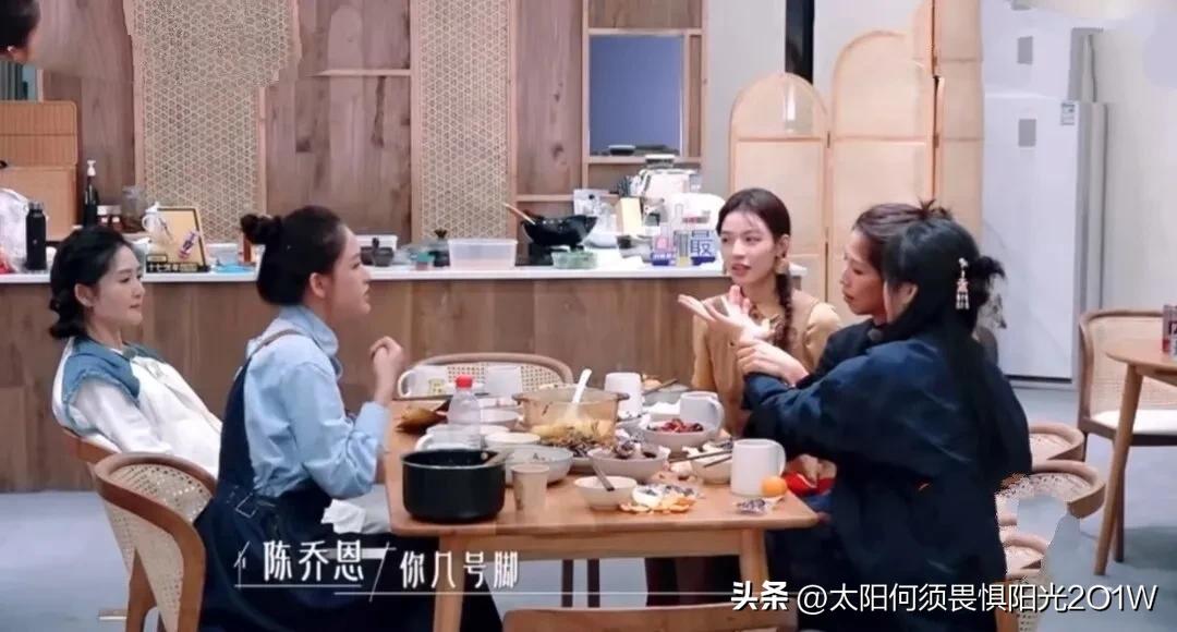 蔡少芬谈生孩子脚变大，陈乔恩的反应太真实，陈乔恩问蔡少芬:你几号脚？蔡少芬:41