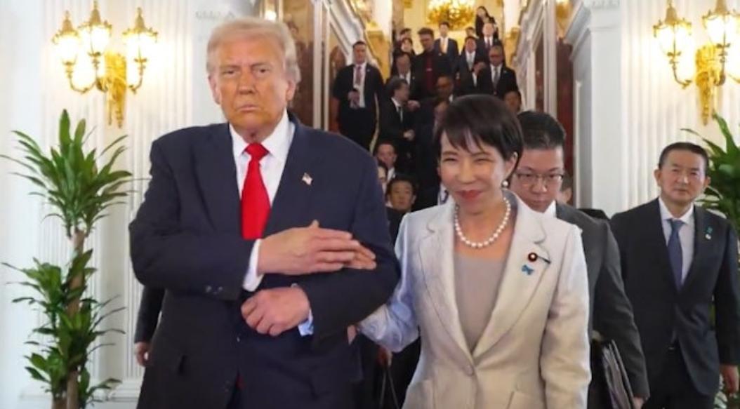 日本的选举，已经结束了！甚至在选民还没把票投进箱子之前，特朗普就直接帮日本人选好