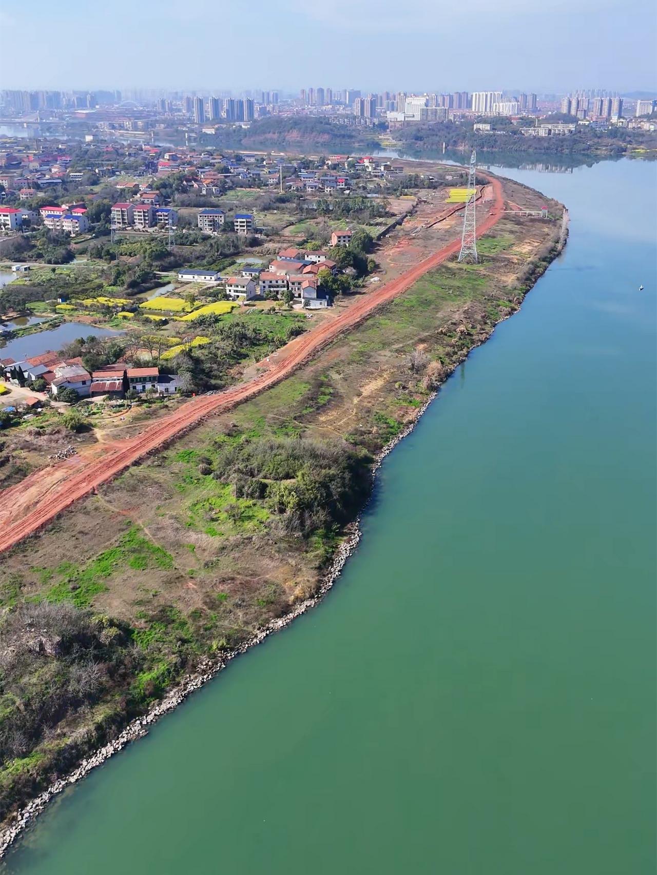 衡阳这条水上高速今年要通车了！
 
湘江永衡三级航道三期工程的关键性控制工程——