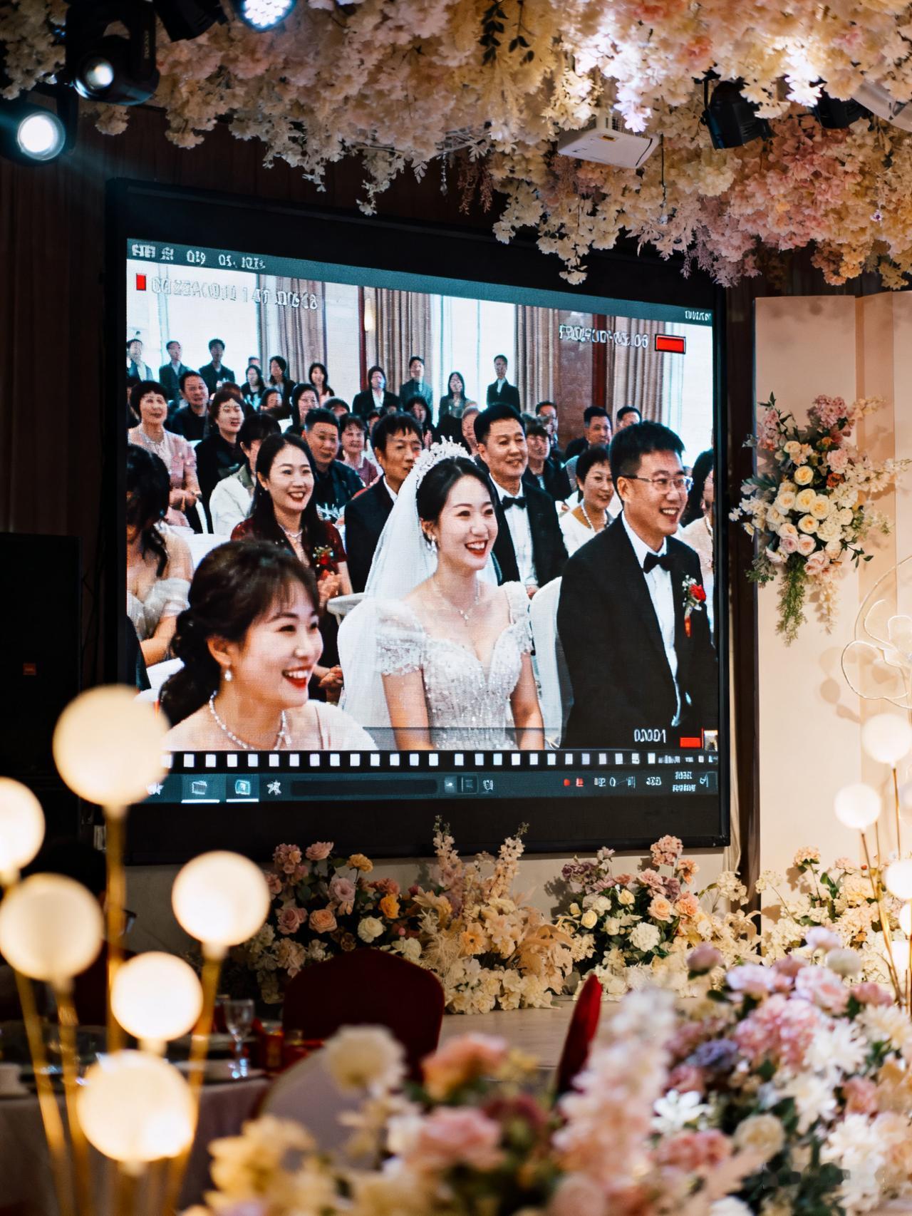 结婚镜头变监控，新娘的痛谁能懂？
 
近日，安徽合肥的胡女士遇到了一件糟心事，1