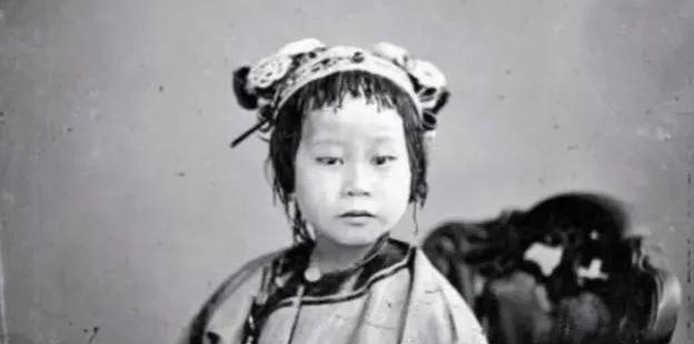 1854年，英国一商船偷载了47名中国幼女出发，其中最大的只有8岁，谁都想不到，