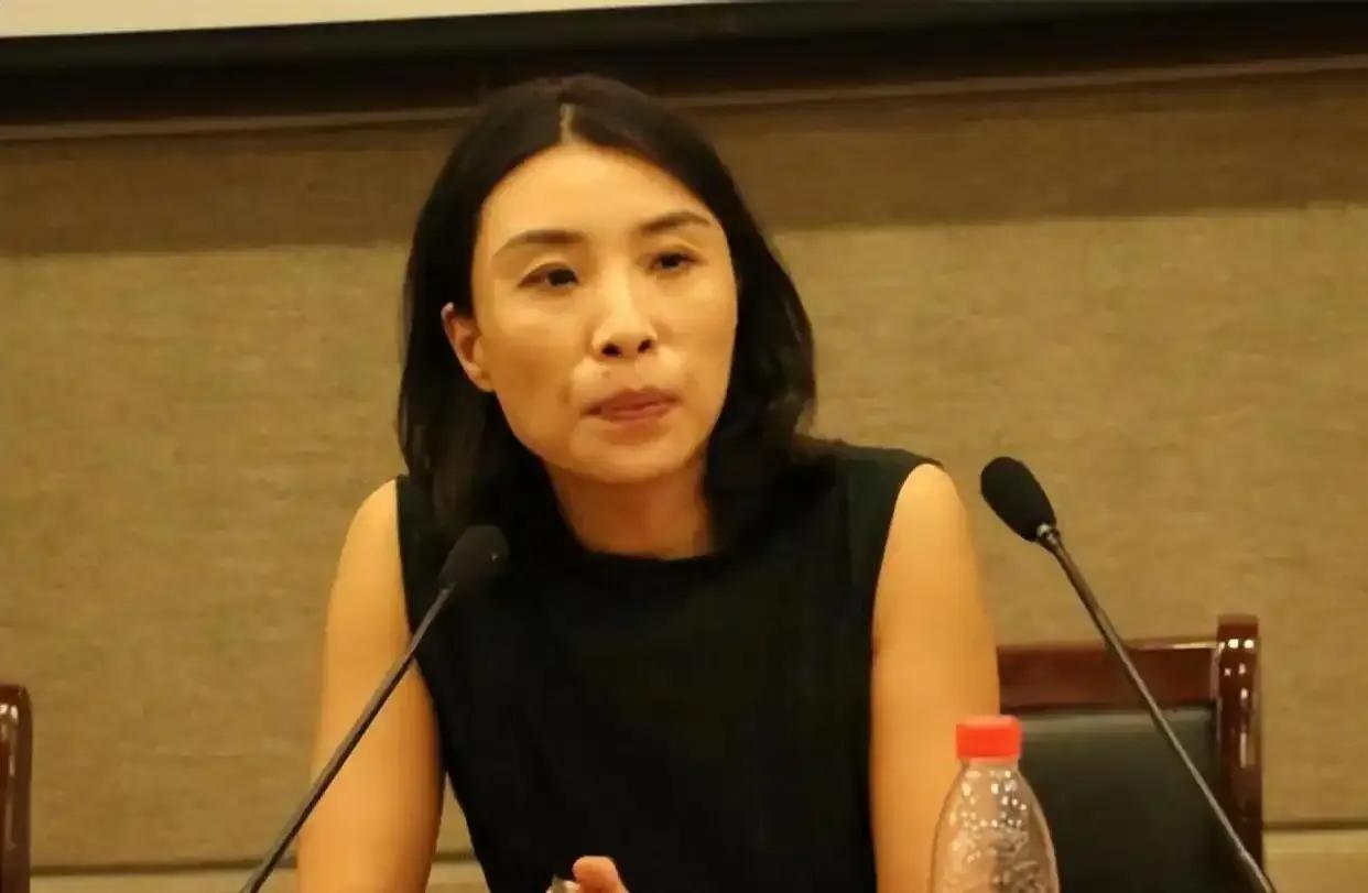 1998年，申通创始人聂腾飞icon开车在高速上发生意外，不幸身亡。怎料！妻子陈