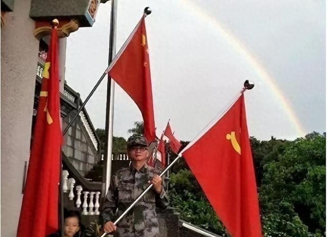 台湾富豪魏明仁“胆大妄为”：在台湾省建毛主席纪念馆，升共产党党旗，举办升旗仪式，