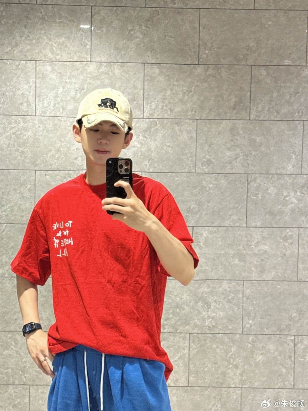 红蓝配羽毛球朱俊畅[超话] ​​​