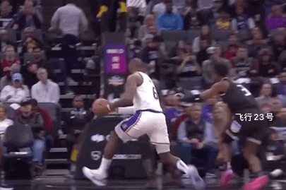NBA最著名的表演艺术家
勒布朗.詹姆斯