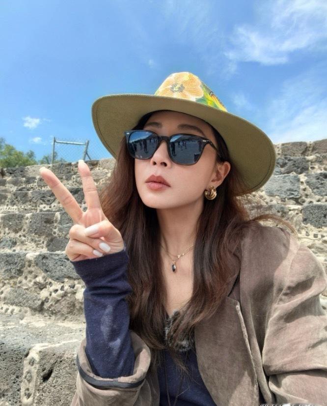 殷桃《花少》墨西哥游客照出圈，不刻意精致，松弛感才是最高级的美 ​​​