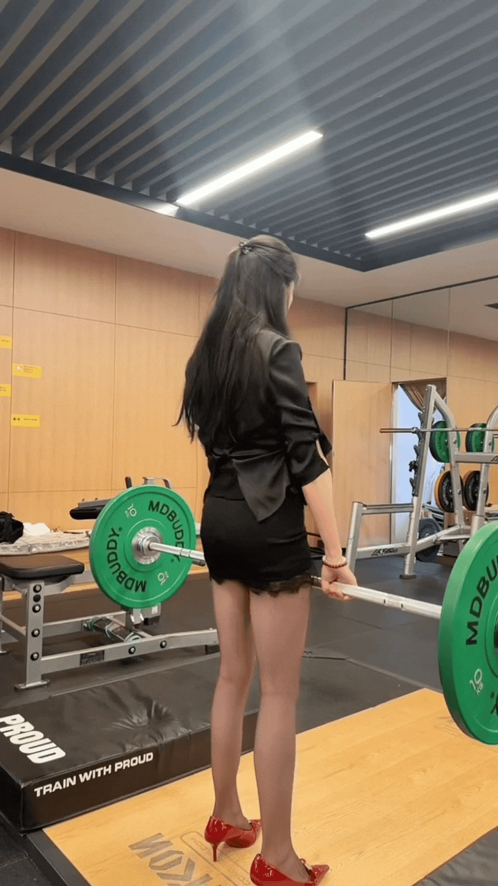 这位小姐姐竟然搞这种极致反差！