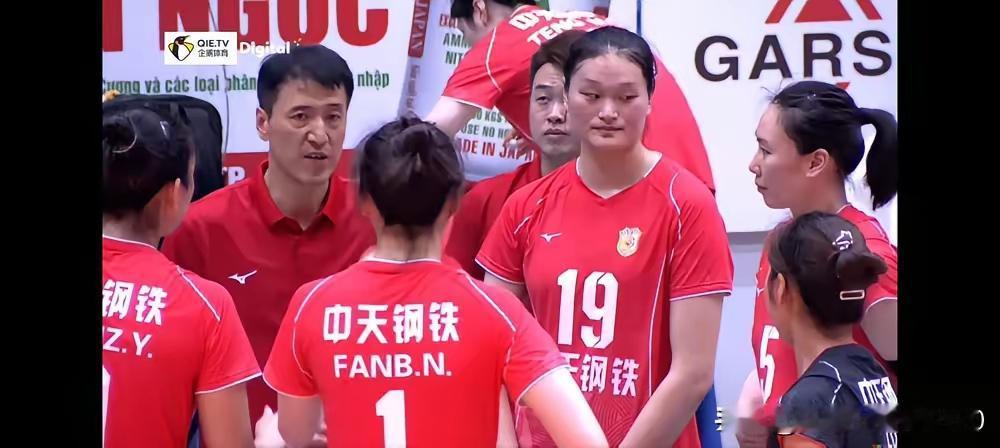 倘若王艺竹赛季结束后，仍像那位泰国外援一样一同留在了宁平银行队，那么，昨晚与江苏