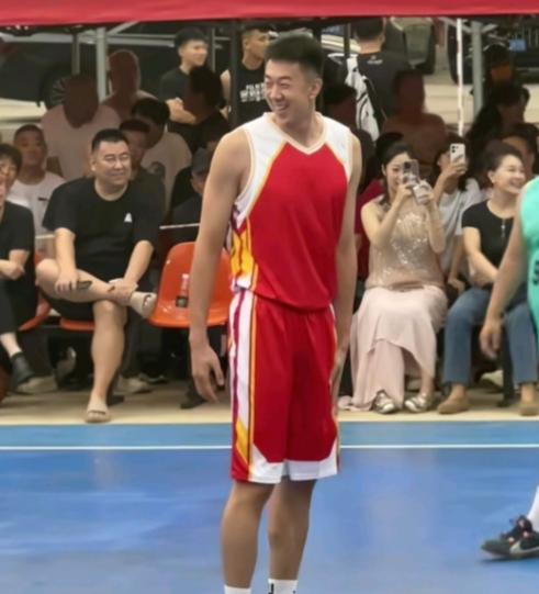 王少杰进退两难！

离开广东男篮后，不少球迷以为王少杰会回到北控男篮，毕竟后者集
