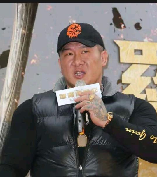 馆长今天爬长城啦！


馆长站在长城上说的这句话
听着简单却很有分量


他看到