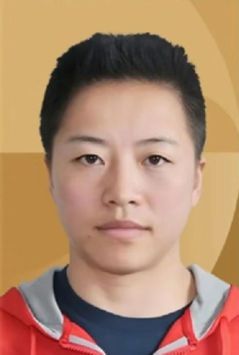 亚运会开幕式中国2名旗手：
1、吴愉，女，31岁，贵州贵定人，福建师范大学毕业，
