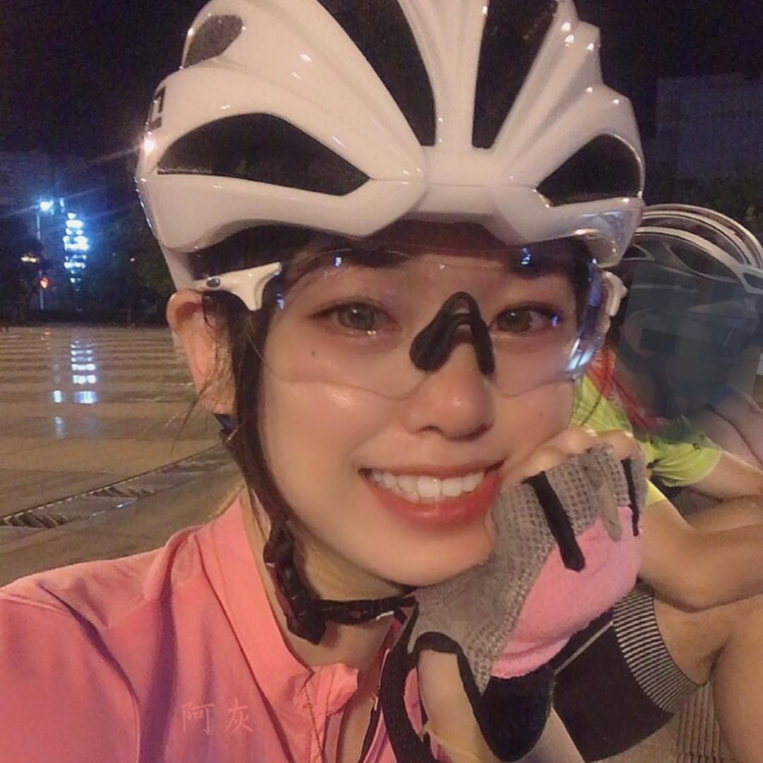 阿灰骑公路车