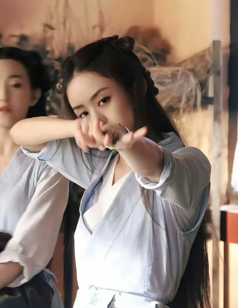 赵丽颖版楚乔传赵丽颖的楚乔就是天花板级别的存在，灵动、飒爽、有血有肉，把楚乔的倔