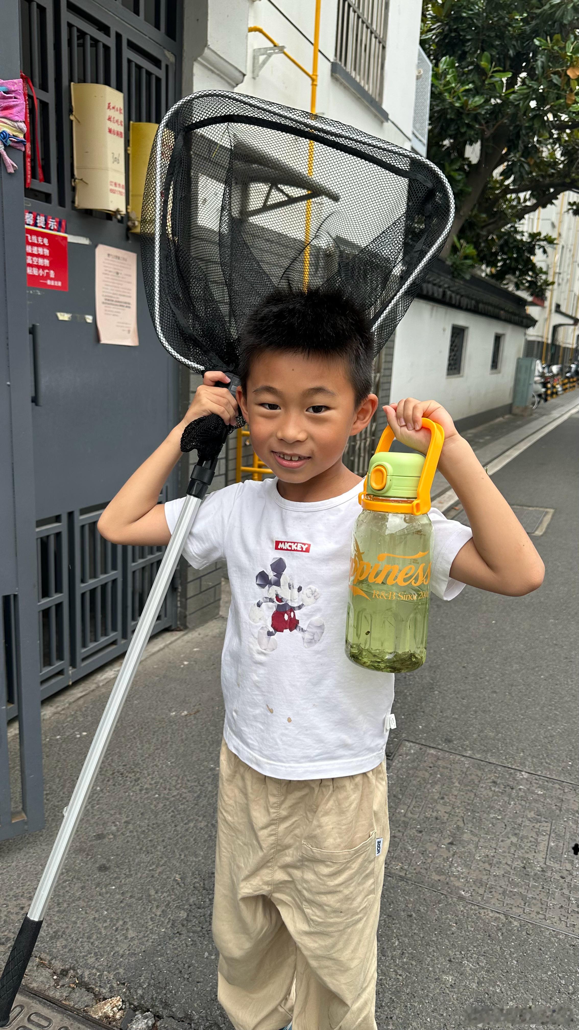 小渣男就是小渣男，春天的时候在花鸟市场囡囡一定要把这只荷兰猪带回家（图一），回家