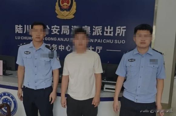 广西玉林，临近高考，凌晨四点半，车主开车在中学门口玩漂移，还让朋友举着手机全程跟